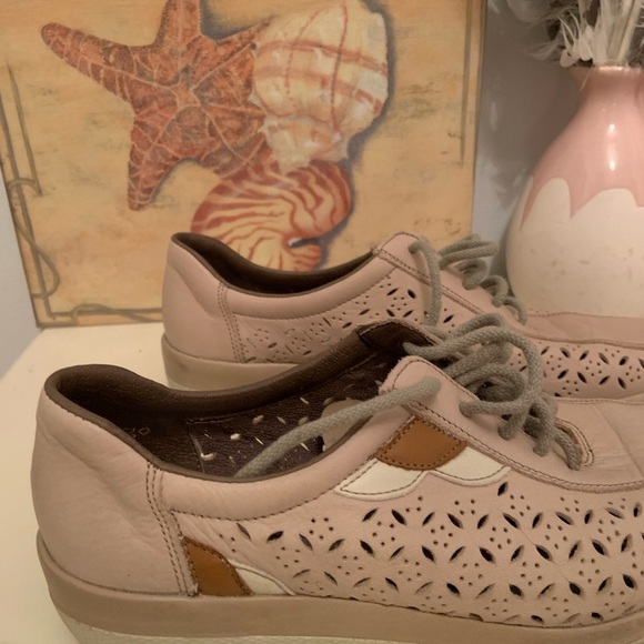 Rieker woman’s sneakers size 7-7.5 - Picture 2 of 9